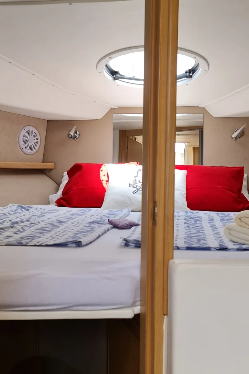 Cabin on Max 1, a Grginić jahte Mirakul 30 motorboat at Općina Sukošan, Croatia