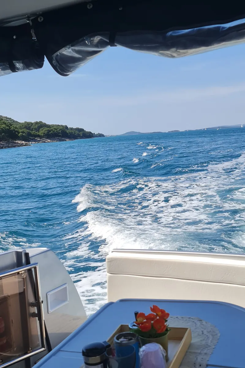 Deck of Max 1, a Grginić jahte Mirakul 30 motorboat at Općina Sukošan, Croatia