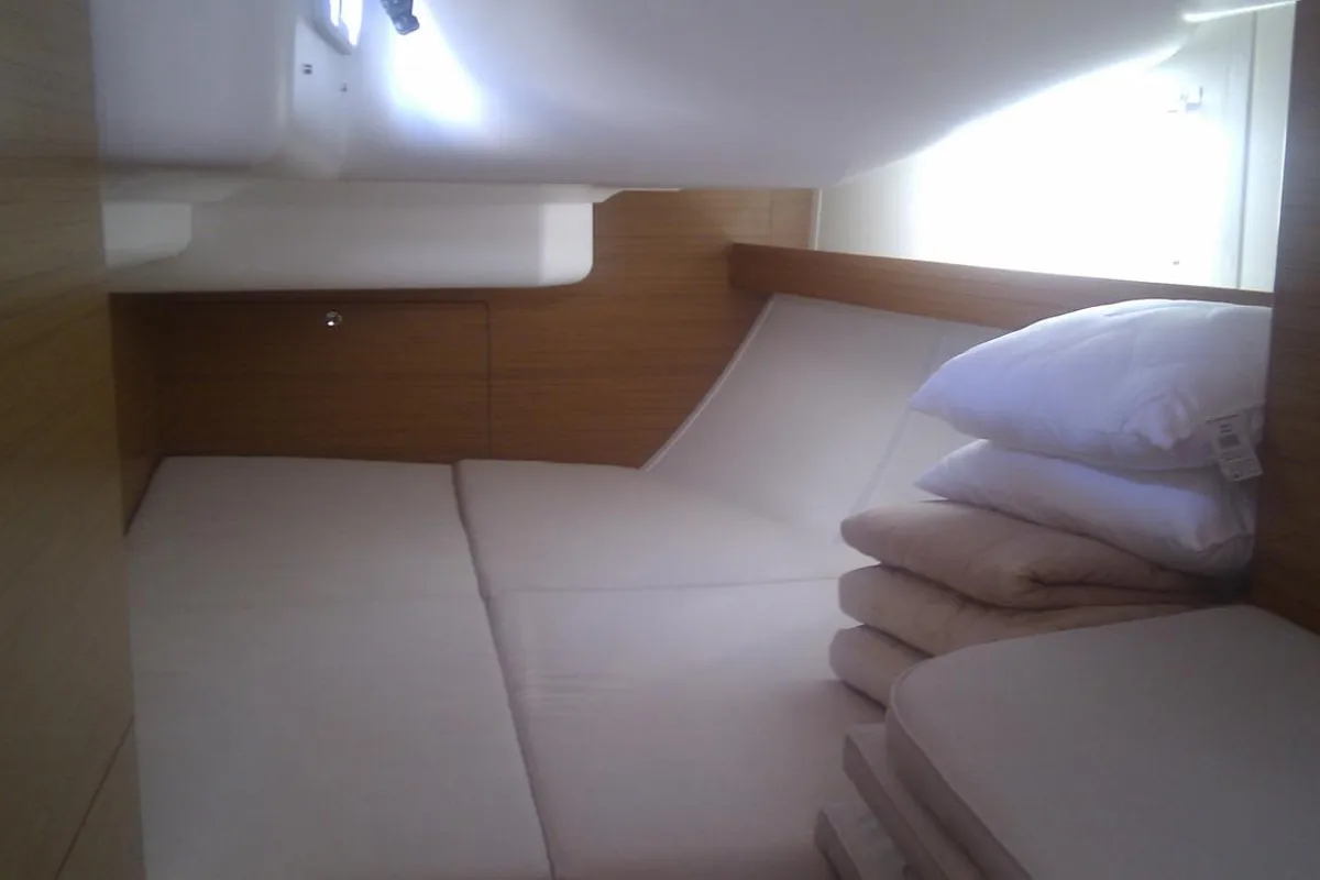 Cabin on Mili Mili, a Elan 444 Impression sailboat at Zadar, Croatia