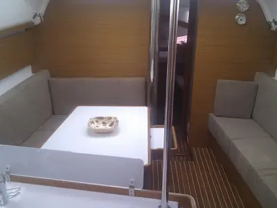 Salon of Mili Mili, a Elan 444 Impression sailboat at Zadar, Croatia
