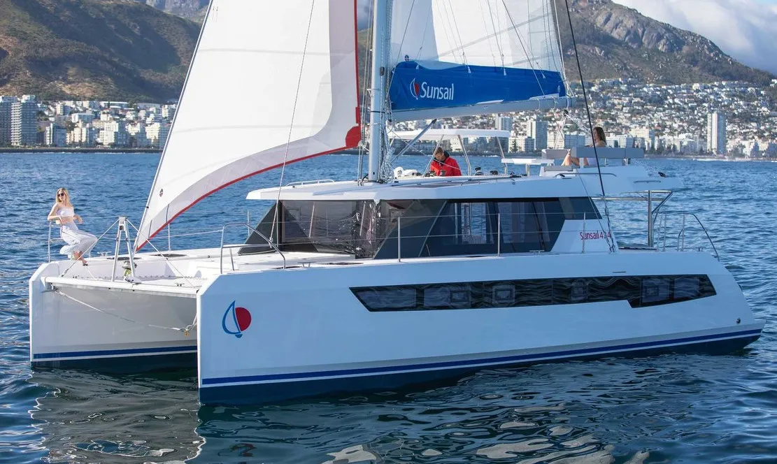 Exterior view of Sunsail 424/4/4 Classic, a Gulet Sunsail 424 catamaran at Uturoa, France