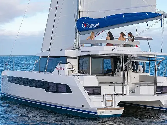Exterior view of Sunsail 424/4/4 Classic, a Gulet Sunsail 424 catamaran at Uturoa, France