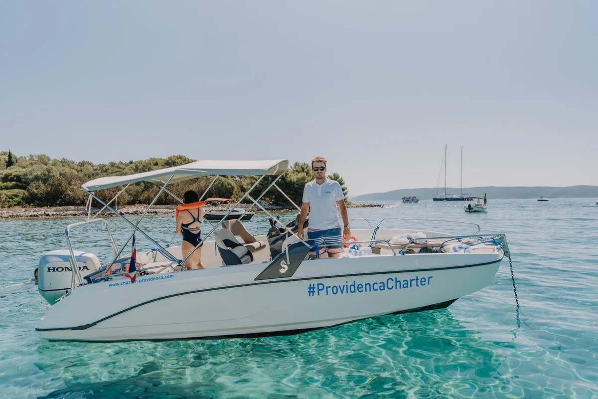 Exterior view of Benetau Flyer 6.6 Space Deck, a Beneteau Flyer 6.6 SpaceDeck motorboat at Grad Trogir, Croatia