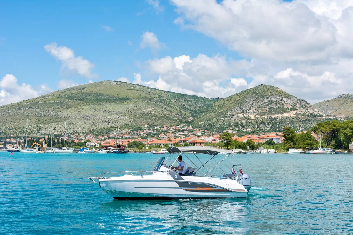Exterior view of Benetau Flyer 6.6 Space Deck, a Beneteau Flyer 6.6 SpaceDeck motorboat at Grad Trogir, Croatia