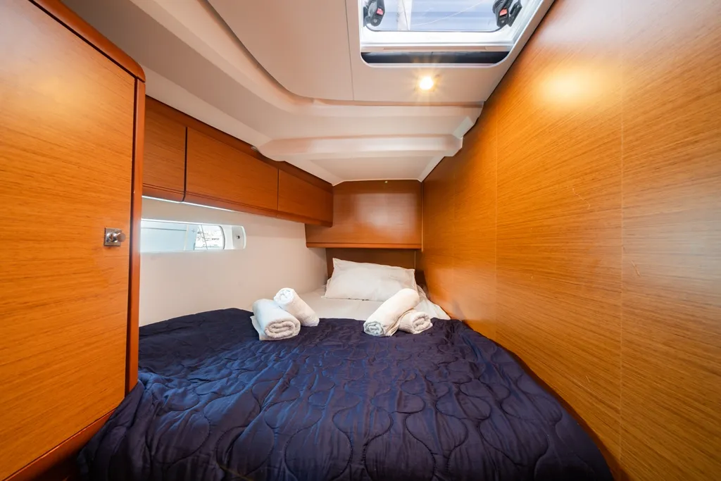 Cabin on Kalliroi, a Jeanneau Sun Odyssey 519 sailboat at Municipal Unit of Rhodes, Greece