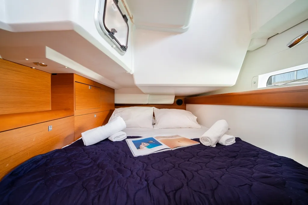 Cabin on Kalliroi, a Jeanneau Sun Odyssey 519 sailboat at Municipal Unit of Rhodes, Greece