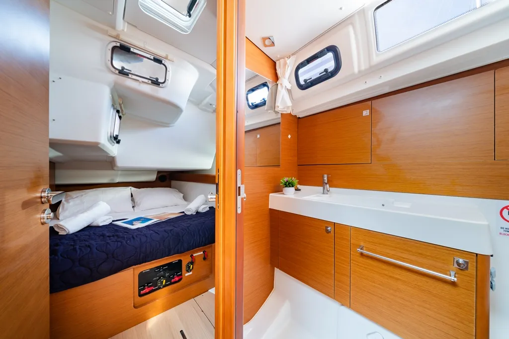 Cabin on Kalliroi, a Jeanneau Sun Odyssey 519 sailboat at Municipal Unit of Rhodes, Greece