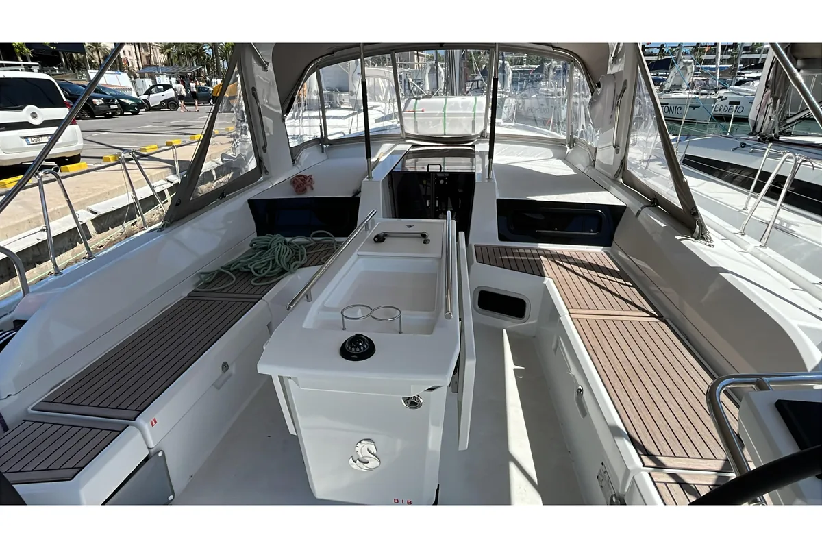 Deck of Alboran Aperol, a Beneteau Oceanis 51.1 sailboat at Elephant Butte Estates, United States
