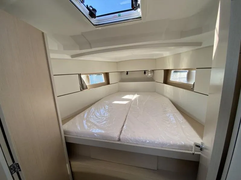 Cabin on Maximus, a Beneteau Oceanis 38.1 sailboat at Grimaud, France