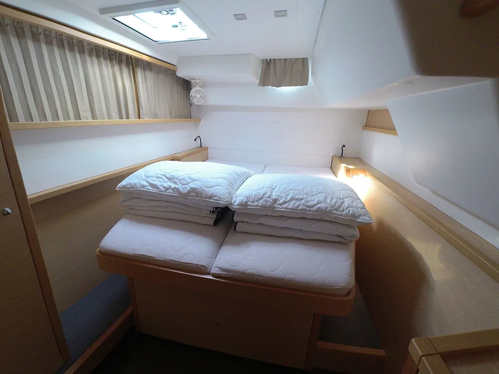Cabin on Belo, a Lagoon 450 F catamaran at Grad Kaštela, Croatia