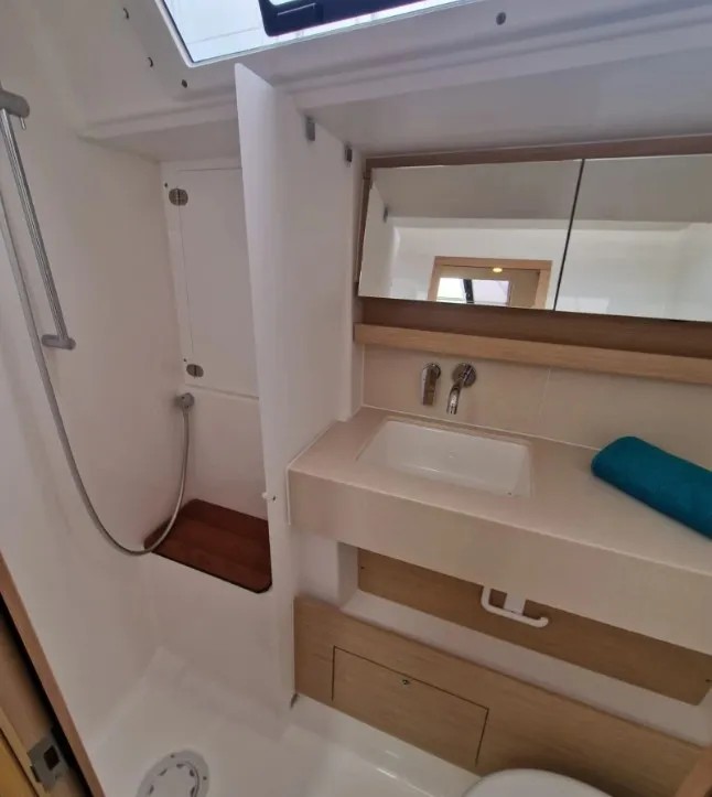 Head on Comfort, a Dufour 470 sailboat at Grimaud, France