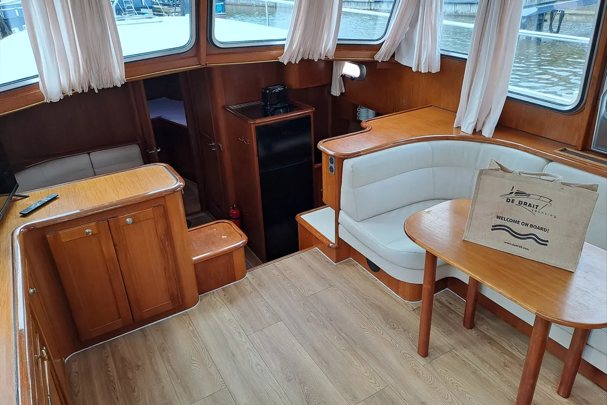 Salon of De Drait Classicline 1300, a motorboat at Woudsend, Netherlands