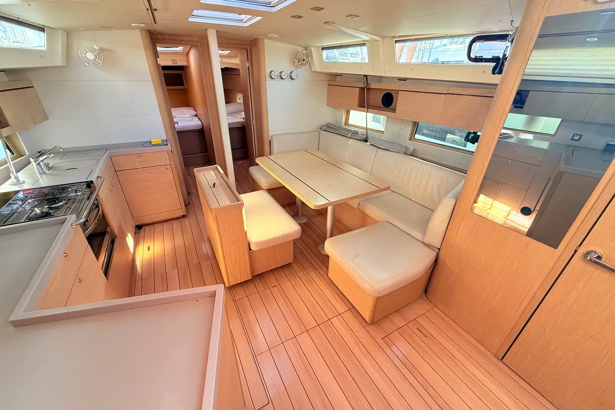 Salon of Sara, a Beneteau Oceanis 46.1 sailboat at Općina Sukošan, Croatia