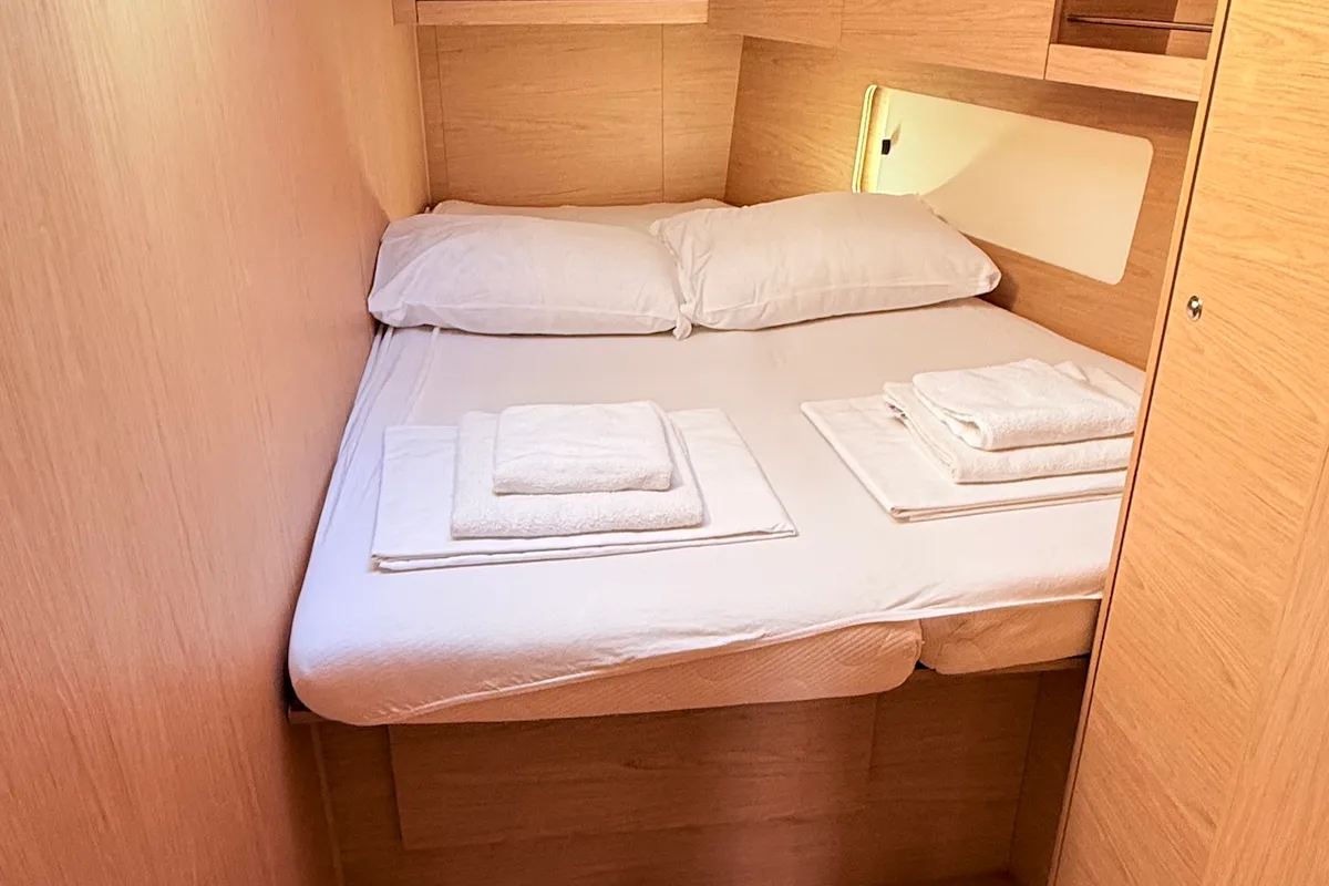 Cabin on Sara, a Beneteau Oceanis 46.1 sailboat at Općina Sukošan, Croatia