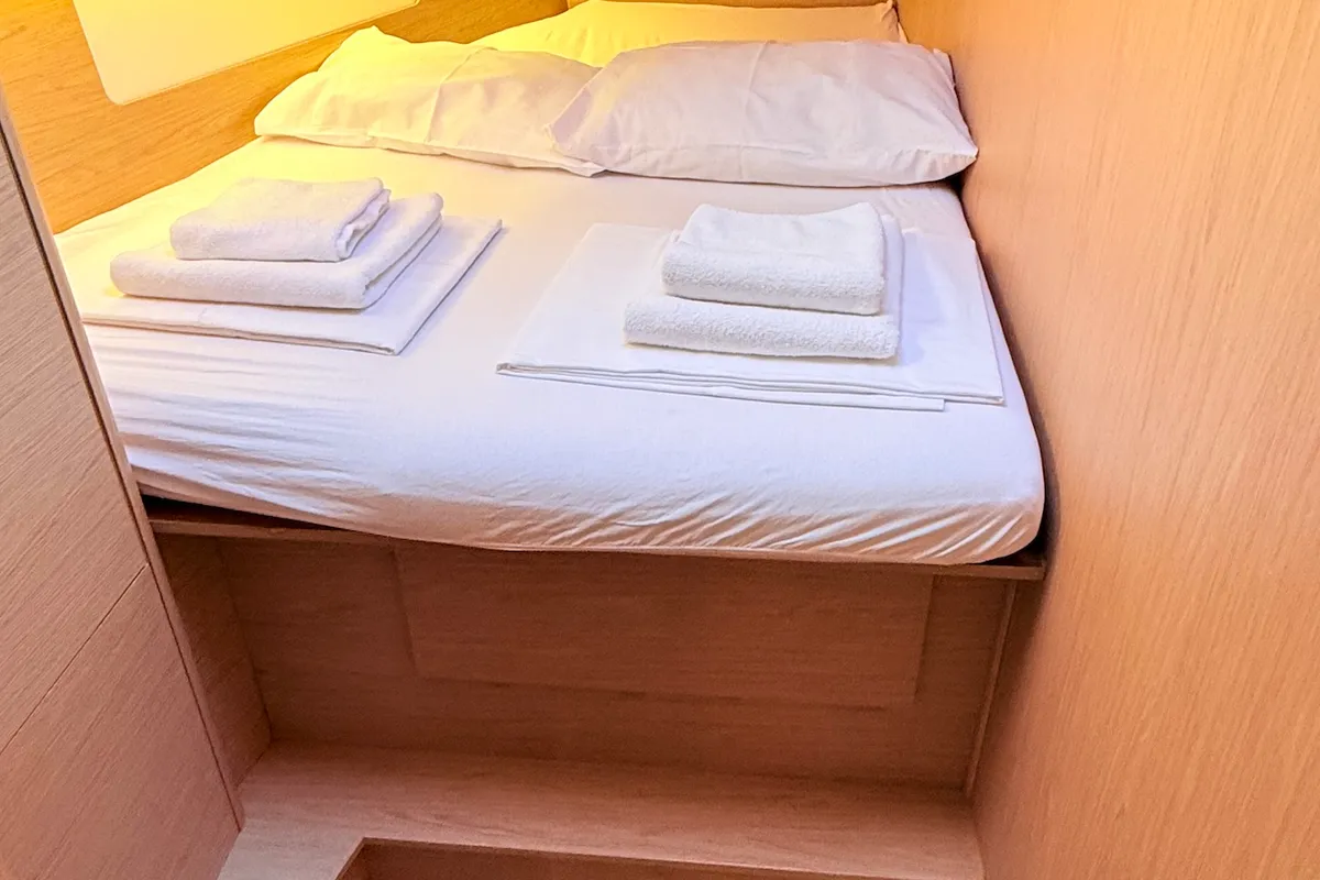 Cabin on Sara, a Beneteau Oceanis 46.1 sailboat at Općina Sukošan, Croatia