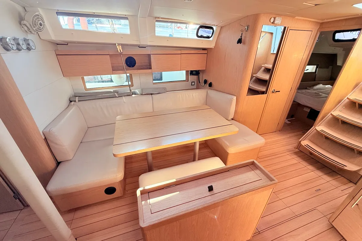 Salon of Sara, a Beneteau Oceanis 46.1 sailboat at Općina Sukošan, Croatia