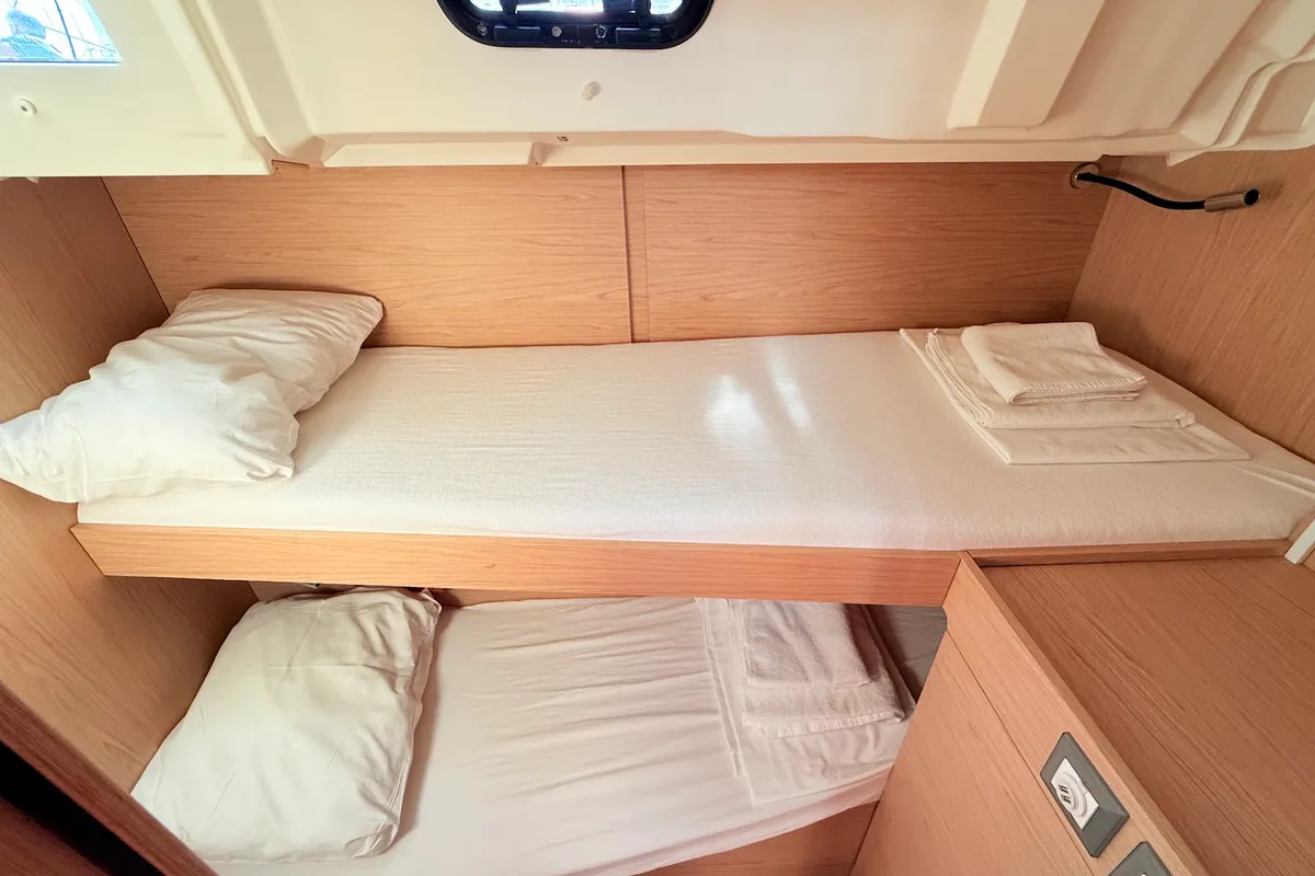 Cabin on Sara, a Beneteau Oceanis 46.1 sailboat at Općina Sukošan, Croatia