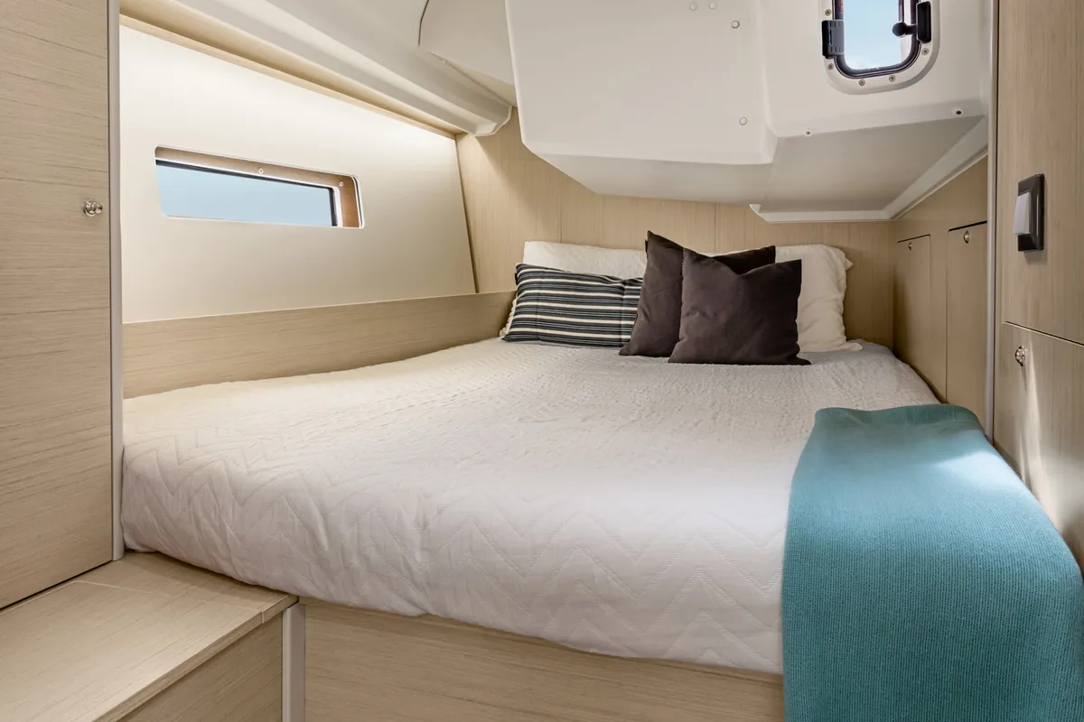 Cabin on Dinamica, a Beneteau Oceanis 40.1 sailboat at San Vincenzo, Italy