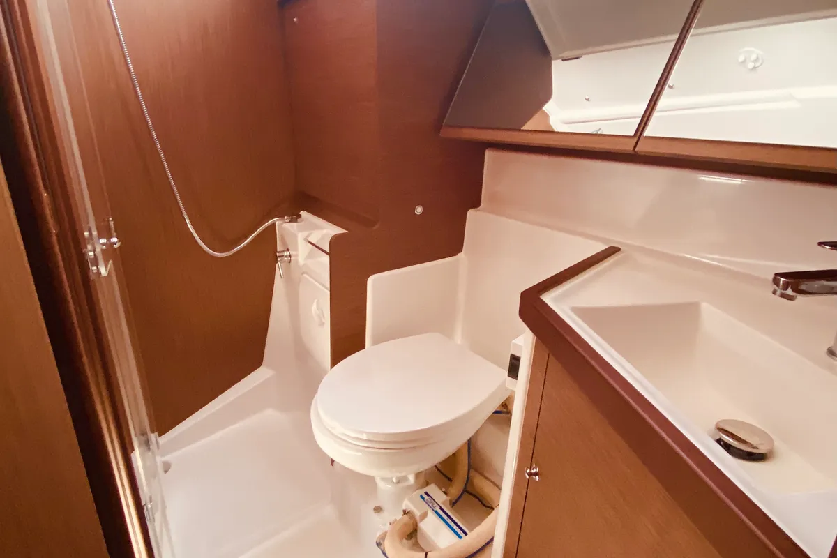 Head on Yello (Pax 10), a Beneteau Oceanis 40.1 sailboat at Municipal Unit of Lefkada, Greece