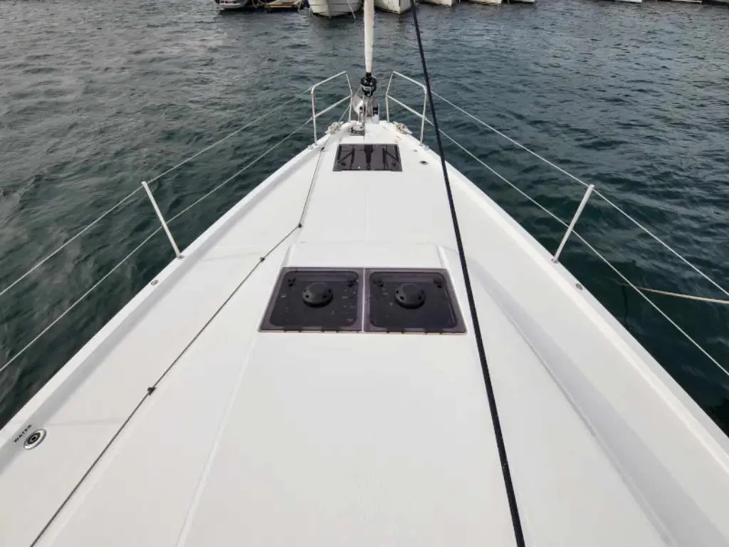 NEW HORIZONS II, a Jeanneau Sun Loft 47 sailboat at La Favière, France