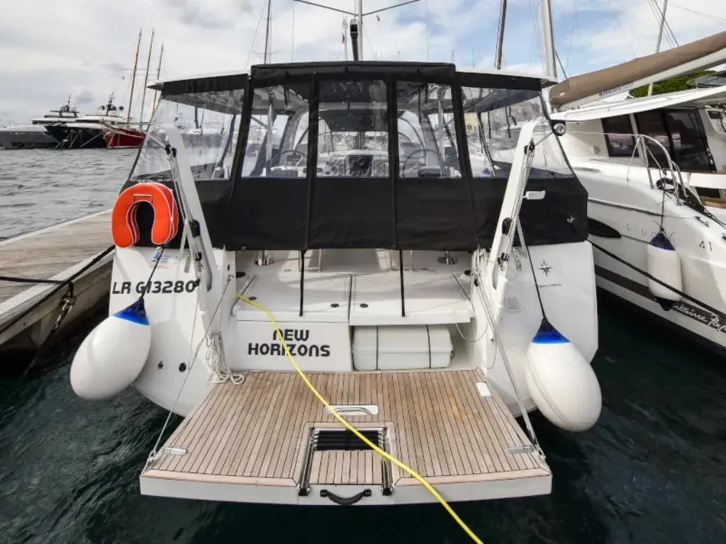 NEW HORIZONS II, a Jeanneau Sun Loft 47 sailboat at La Favière, France