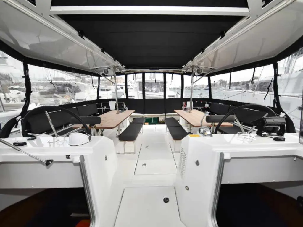 NEW HORIZONS II, a Jeanneau Sun Loft 47 sailboat at La Favière, France