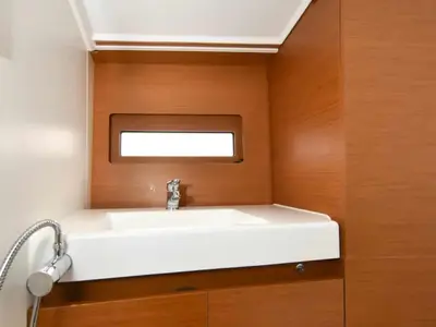 NEW HORIZONS II, a Jeanneau Sun Loft 47 sailboat at La Favière, France