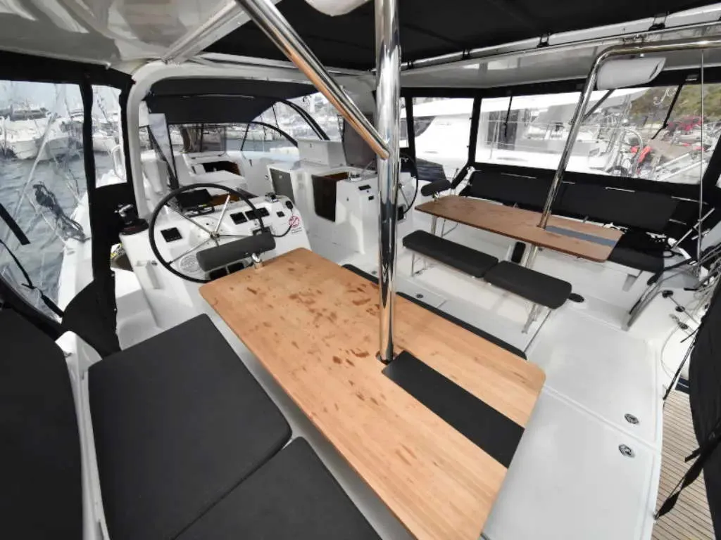 NEW HORIZONS II, a Jeanneau Sun Loft 47 sailboat at La Favière, France
