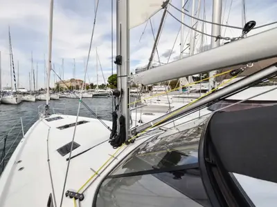 NEW HORIZONS II, a Jeanneau Sun Loft 47 sailboat at La Favière, France