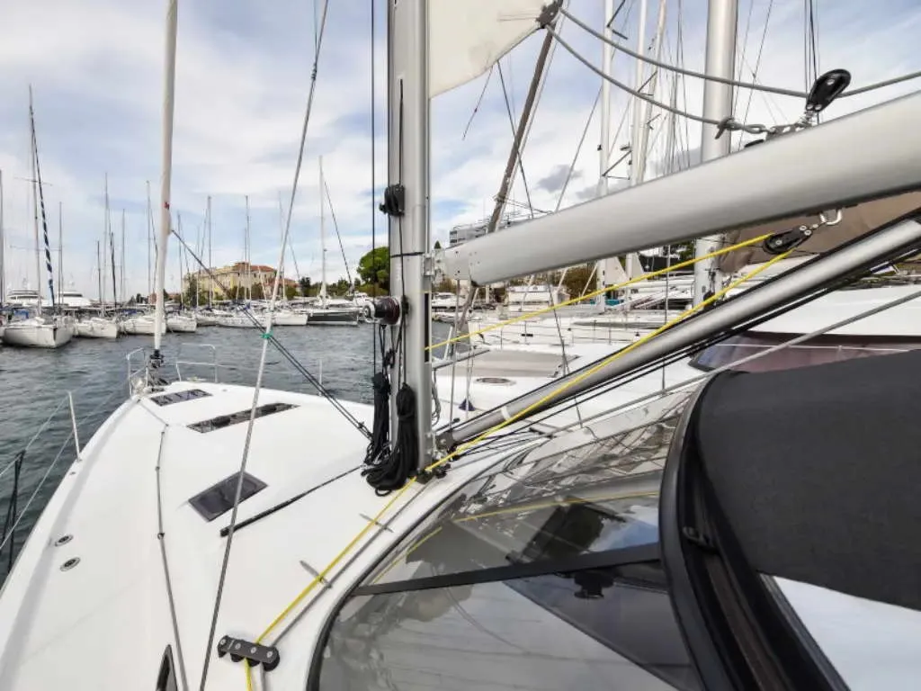 NEW HORIZONS II, a Jeanneau Sun Loft 47 sailboat at La Favière, France