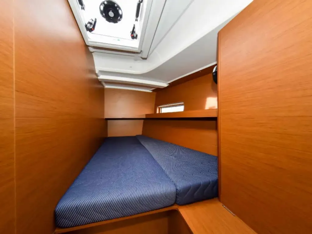 NEW HORIZONS II, a Jeanneau Sun Loft 47 sailboat at La Favière, France