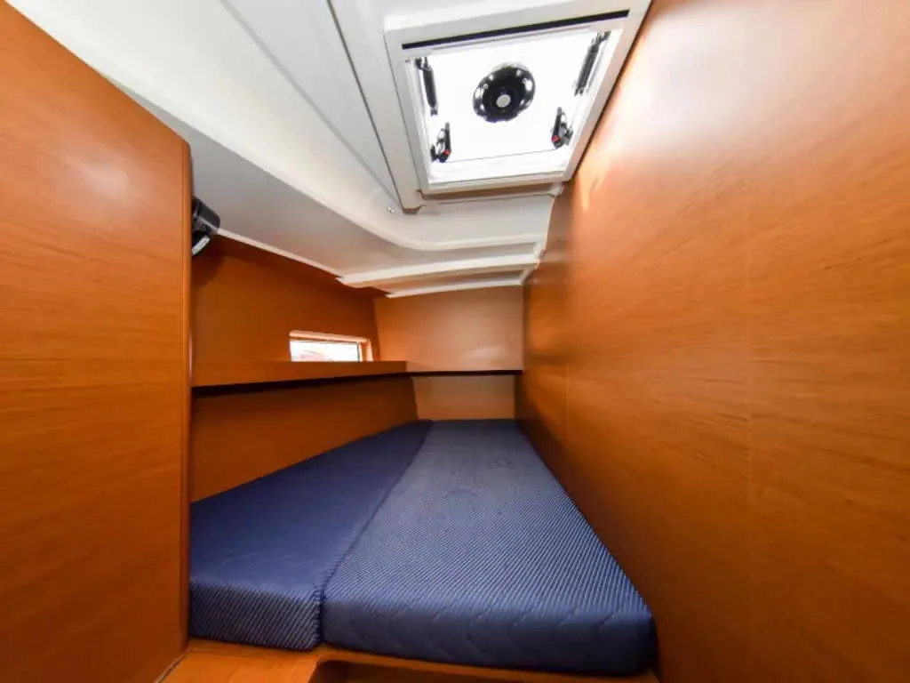 NEW HORIZONS II, a Jeanneau Sun Loft 47 sailboat at La Favière, France