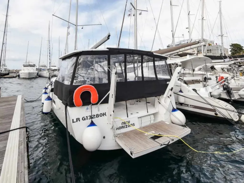 NEW HORIZONS II, a Jeanneau Sun Loft 47 sailboat at La Favière, France
