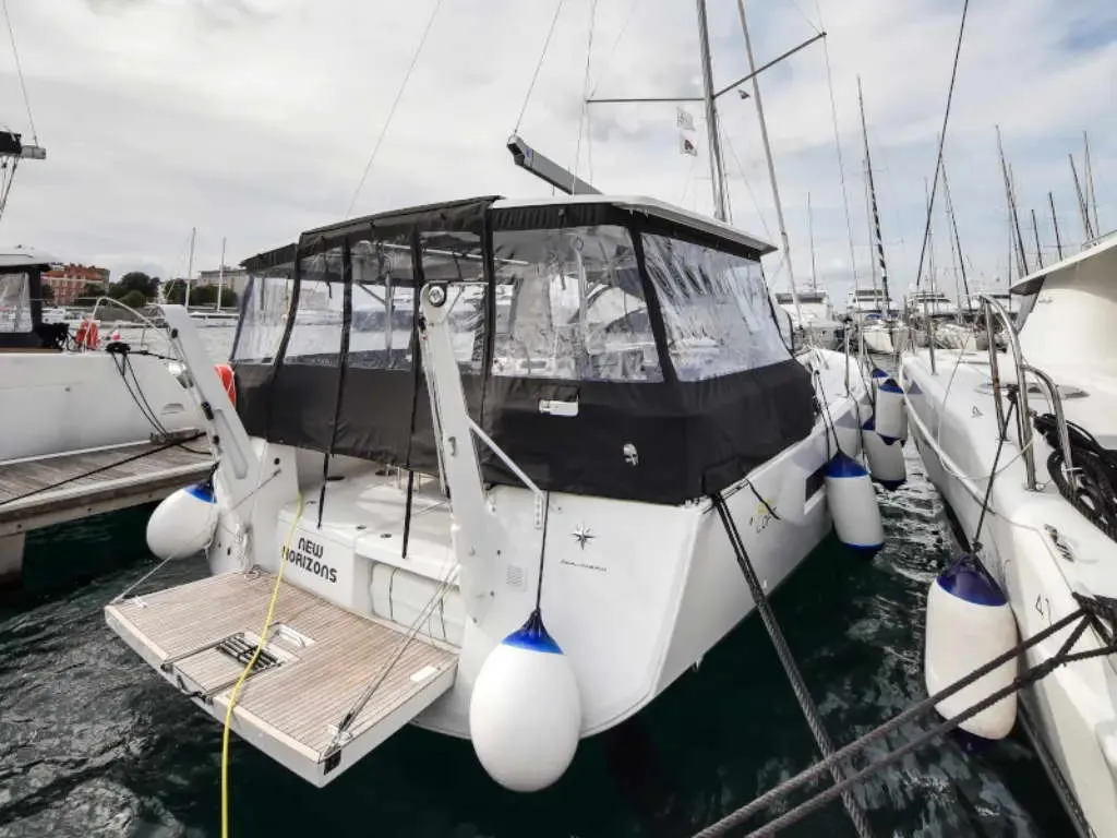 NEW HORIZONS II, a Jeanneau Sun Loft 47 sailboat at La Favière, France