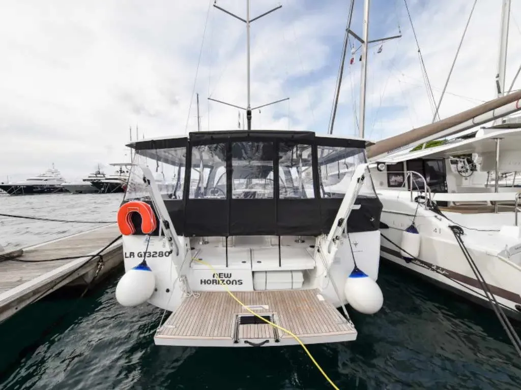 NEW HORIZONS II, a Jeanneau Sun Loft 47 sailboat at La Favière, France