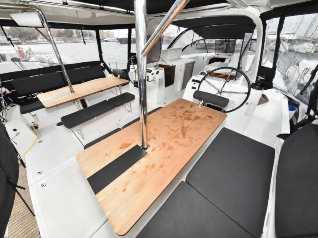 NEW HORIZONS II, a Jeanneau Sun Loft 47 sailboat at La Favière, France