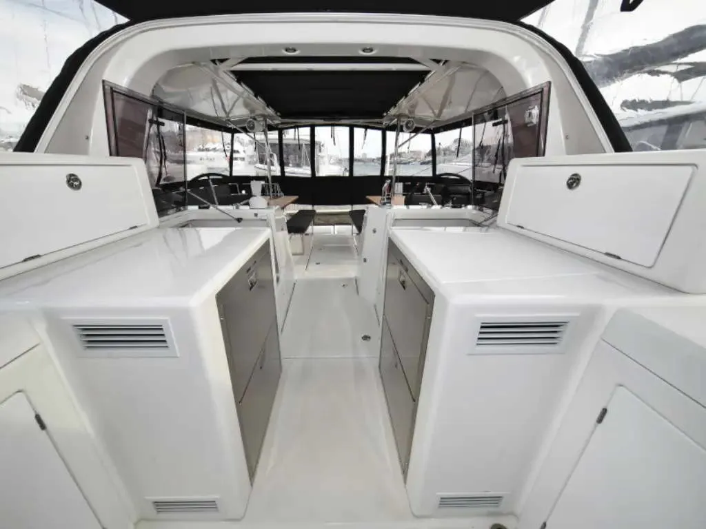 NEW HORIZONS II, a Jeanneau Sun Loft 47 sailboat at La Favière, France