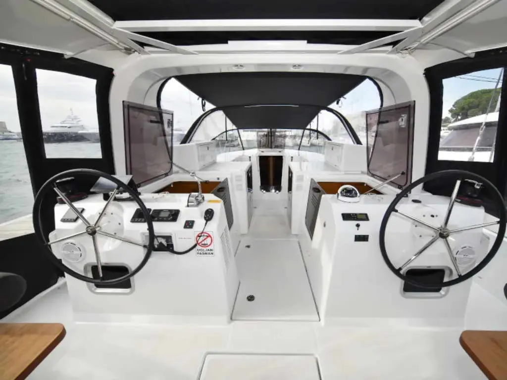NEW HORIZONS II, a Jeanneau Sun Loft 47 sailboat at La Favière, France