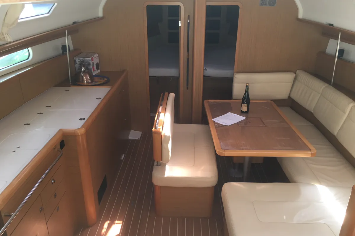 Salon of Tewa, a Jeanneau Sun Odyssey 44 i sailboat at Kerners, France