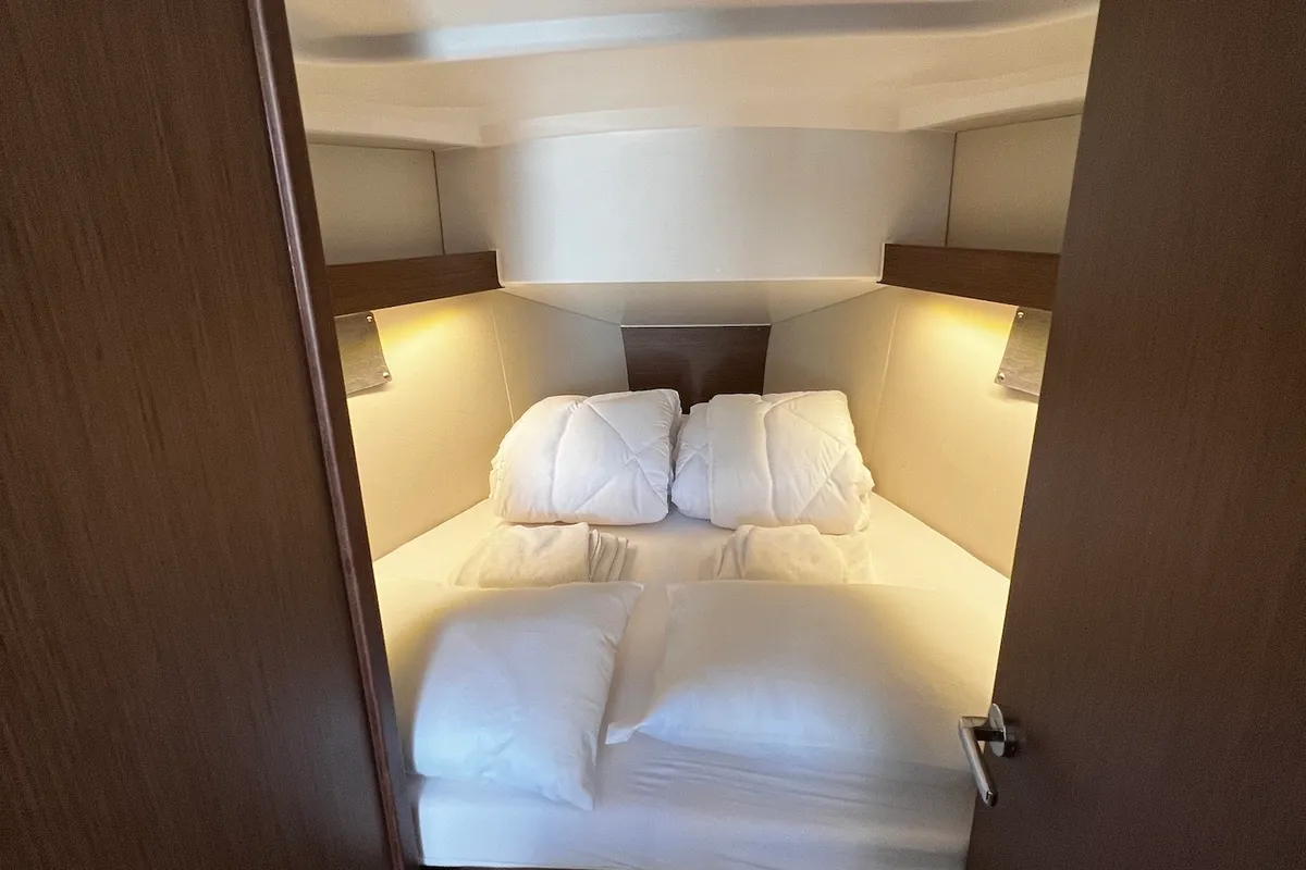 Cabin on Clara, a Beneteau Oceanis 34.1 sailboat at Sukošan, Croatia