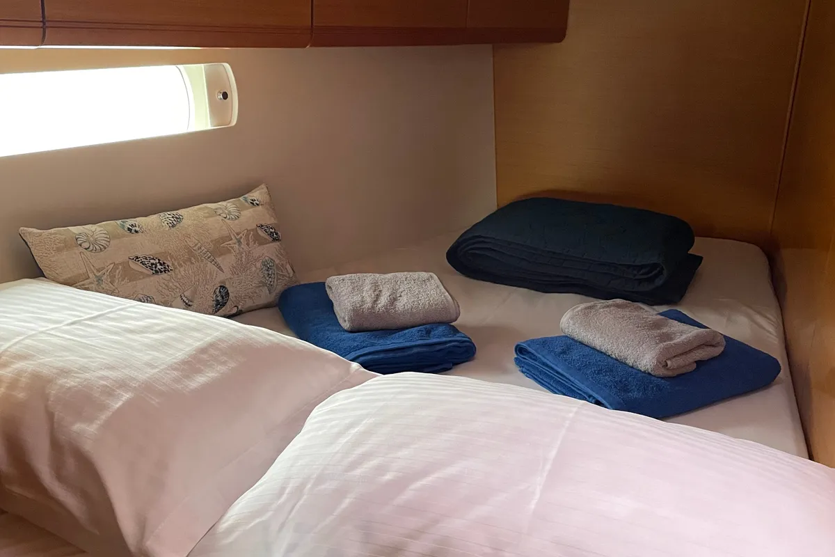 Cabin on Aldebaran, a Jeanneau Sun Odyssey 509 sailboat at Kavala, Greece