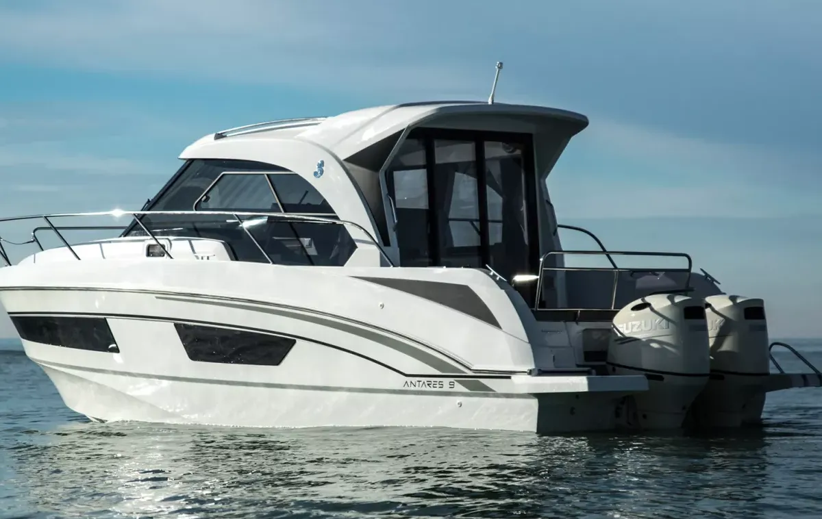M&N, a Beneteau Antares 9 motorboat at Općina Sukošan, Croatia
