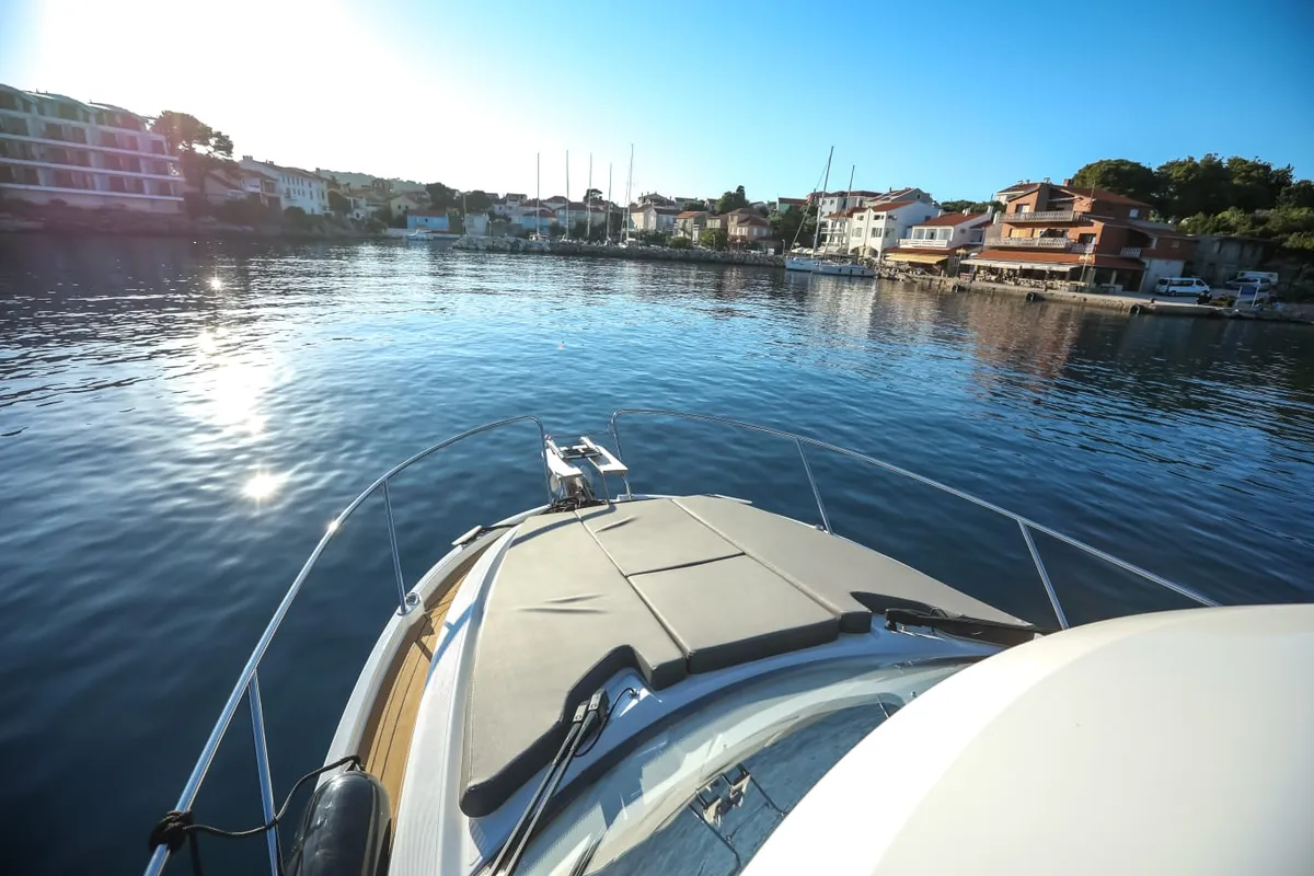 M&N, a Beneteau Antares 9 motorboat at Općina Sukošan, Croatia