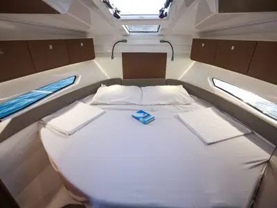 M&N, a Beneteau Antares 9 motorboat at Općina Sukošan, Croatia