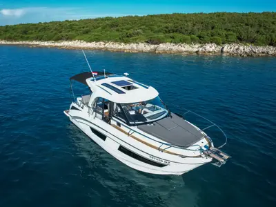 M&N, a Beneteau Antares 9 motorboat at Općina Sukošan, Croatia