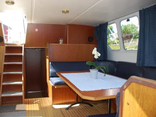 2516, a Tarpon 42 motorboat at Savoyeux, France