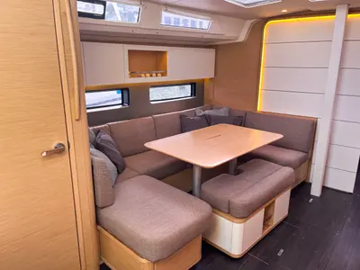 Salon of Voulez-Vous, a Dufour 41 sailboat at Rostock, Germany