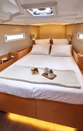 Cabin on Lyon, a Jeanneau Sun Odyssey 410 sailboat at Capo d'Orlando, Italy