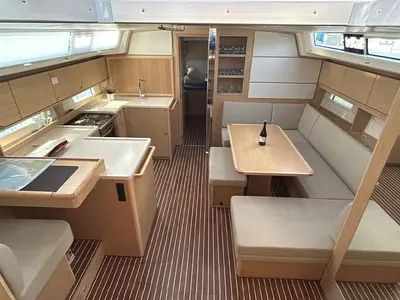 Salon of TOPAZ, a Bavaria C46 sailboat at es Jonquet, Spain