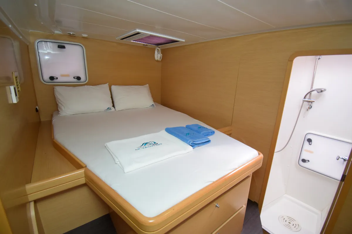 Cabin on Rain Dogs, a Lagoon 421 catamaran at Marmaris, Turkey